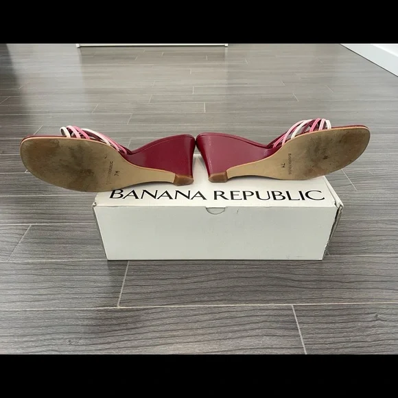 Banana Republic “Cara” red leather wedges in size 7 - Picture 4 of 5